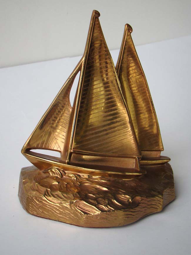 An attractive pair of solid brass racing Sail Boat Bookends by Philadelphia Mfg. Co. circa 1935-1940 — image 2